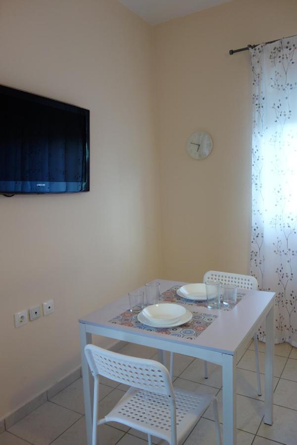 Kiki'S Cosy Apartments Nea Chili Екстер'єр фото